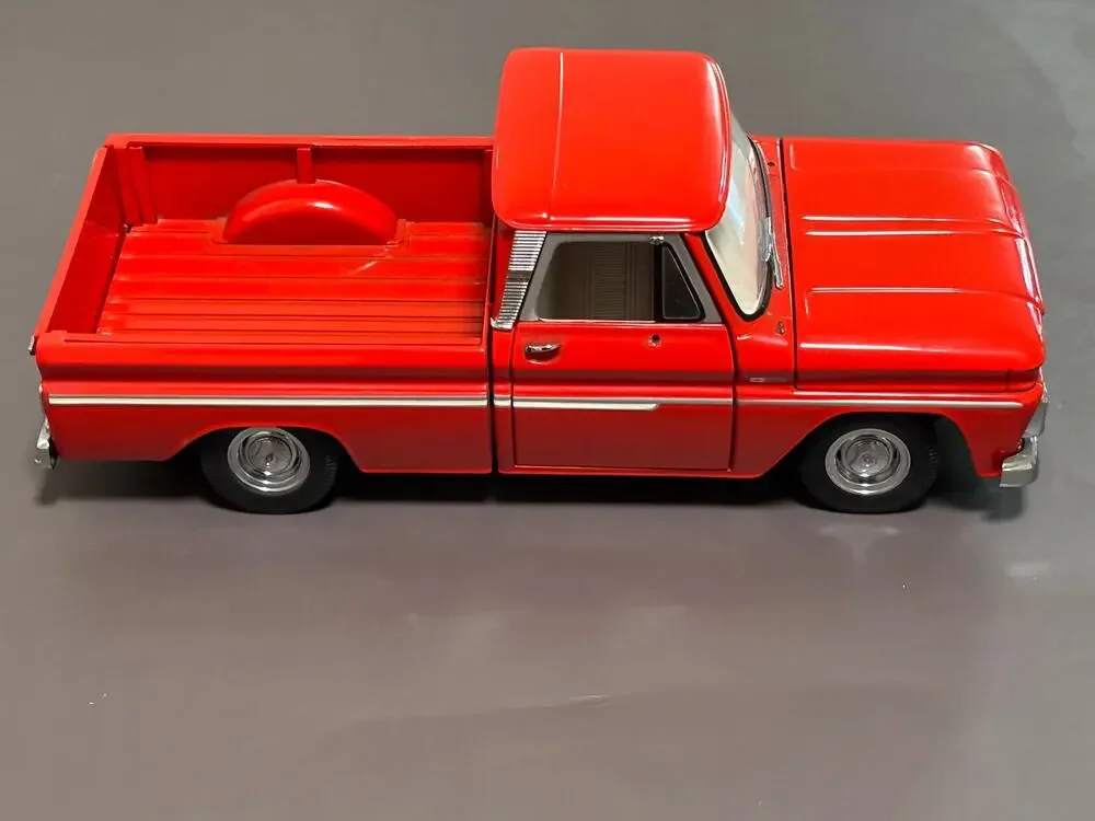 Sun Star USA Chevy C-10 Style Side Pickup 1965 1/18 Diecast Red 1361